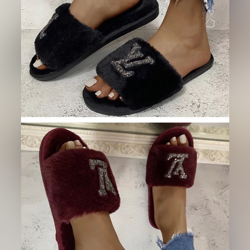 Women’s Furry Slides - Picture 4 of 4